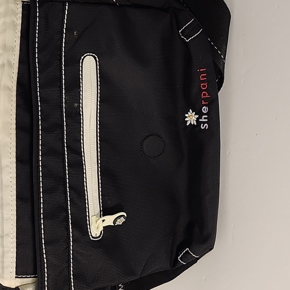 Sherpani Green & black crossbody bag - Picture 9 of 14